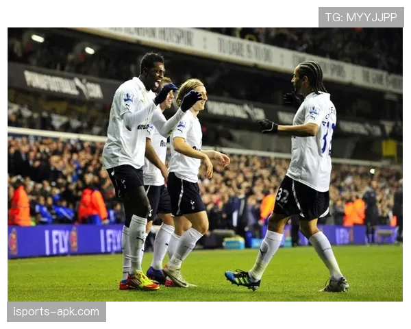 凯恩与本泽马的全面性差距：进攻支点、跑位意识与战术适配性解析