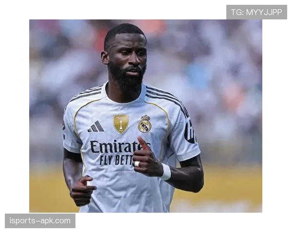 安东尼奥·吕迪格本赛季防守表现稳健，状态持续提升